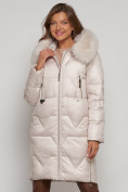 Оптом Пальто утепленное с капюшоном зимнее женское бежевого цвета 13305B в Нижнем Новгороде, фото 6
