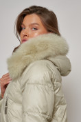 Оптом Пальто утепленное с капюшоном зимнее женское светло-зеленого цвета 13305ZS в  Красноярске, фото 10