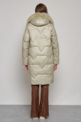 Оптом Пальто утепленное с капюшоном зимнее женское светло-зеленого цвета 13305ZS в Омске, фото 4