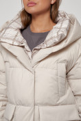 Оптом Зимняя женская куртка модная с капюшоном бежевого цвета 133105B в Казани, фото 13