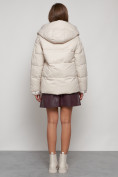 Оптом Зимняя женская куртка модная с капюшоном бежевого цвета 133105B в Казани, фото 4