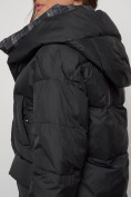 Оптом Зимняя женская куртка модная с капюшоном черного цвета 133105Ch в Казани, фото 18
