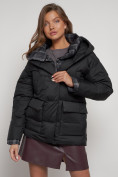 Оптом Зимняя женская куртка модная с капюшоном черного цвета 133105Ch в Казани, фото 20