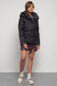 Оптом Зимняя женская куртка модная с капюшоном черного цвета 133105Ch в Казани, фото 3