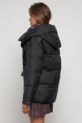 Оптом Зимняя женская куртка модная с капюшоном черного цвета 133105Ch в Казани, фото 5