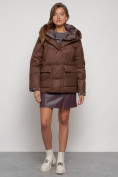 Оптом Зимняя женская куртка модная с капюшоном коричневого цвета 133105K в Екатеринбурге