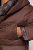 Оптом Зимняя женская куртка модная с капюшоном коричневого цвета 133105K в Екатеринбурге, фото 12