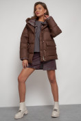Оптом Зимняя женская куртка модная с капюшоном коричневого цвета 133105K в Екатеринбурге, фото 19