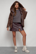 Оптом Зимняя женская куртка модная с капюшоном коричневого цвета 133105K в Казани, фото 24