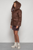 Оптом Зимняя женская куртка модная с капюшоном коричневого цвета 133105K в Казани, фото 6