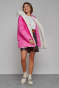 Оптом Куртка зимняя женская модная с мехом розового цвета 133120R в Казани, фото 13