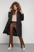 Оптом Пальто утепленное с капюшоном зимнее женское черного цвета 133125Ch в Оренбурге, фото 6