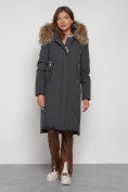 Оптом Пальто утепленное с капюшоном зимнее женское темно-серого цвета 133125TC в Казани