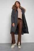 Оптом Пальто утепленное с капюшоном зимнее женское темно-серого цвета 133125TC в Екатеринбурге, фото 13