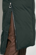Оптом Пальто утепленное с капюшоном зимнее женское темно-зеленого цвета 133125TZ в  Красноярске, фото 10