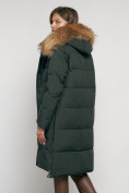 Оптом Пальто утепленное с капюшоном зимнее женское темно-зеленого цвета 133125TZ в Екатеринбурге, фото 19