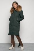 Оптом Пальто утепленное с капюшоном зимнее женское темно-зеленого цвета 133125TZ в Кемерово, фото 2