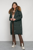 Оптом Пальто утепленное с капюшоном зимнее женское темно-зеленого цвета 133125TZ в Перми, фото 6