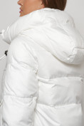 Оптом Пальто утепленное с капюшоном зимнее женское белого цвета 133127Bl, фото 16