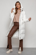 Оптом Пальто утепленное с капюшоном зимнее женское белого цвета 133127Bl, фото 25