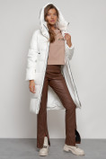Оптом Пальто утепленное с капюшоном зимнее женское белого цвета 133127Bl в Самаре, фото 26