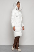 Оптом Пальто утепленное с капюшоном зимнее женское белого цвета 133127Bl, фото 7