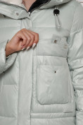 Оптом Пальто утепленное с капюшоном зимнее женское светло-зеленого цвета 133127ZS в Хабаровске, фото 10
