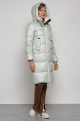Оптом Пальто утепленное с капюшоном зимнее женское светло-зеленого цвета 133127ZS в Новокузнецке, фото 7