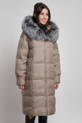 Оптом Пальто утепленное с чернобуркой зимнее женское коричневого цвета 133156K в Иркутске, фото 13
