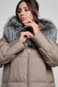 Оптом Пальто утепленное с чернобуркой зимнее женское коричневого цвета 133156K в Тюмени, фото 17
