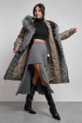 Оптом Пальто утепленное с чернобуркой зимнее женское коричневого цвета 133156K в Новосибирске, фото 4