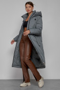 Оптом Пальто утепленное с капюшоном зимнее женское серого цвета 133159Sr в Нижнем Новгороде, фото 13