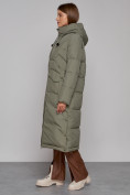 Оптом Пальто утепленное с капюшоном зимнее женское зеленого цвета 133159Z в  Красноярске, фото 2