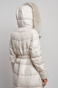 Оптом Пальто утепленное с капюшоном и мехом зимнее женское бежевого цвета 133203B, фото 10