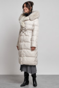 Оптом Пальто утепленное с капюшоном и мехом зимнее женское бежевого цвета 133203B, фото 4