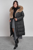 Оптом Пальто утепленное с капюшоном и мехом зимнее женское черного цвета 133203Ch в Волгоградке