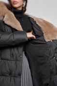Оптом Пальто утепленное с капюшоном и мехом зимнее женское черного цвета 133203Ch в Уфе, фото 11