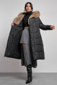 Оптом Пальто утепленное с капюшоном и мехом зимнее женское черного цвета 133203Ch в Челябинске, фото 3