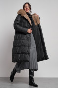 Оптом Пальто утепленное с капюшоном и мехом зимнее женское черного цвета 133203Ch, фото 4