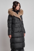 Оптом Пальто утепленное с капюшоном и мехом зимнее женское черного цвета 133203Ch, фото 7