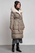 Оптом Пальто утепленное с капюшоном и мехом зимнее женское коричневого цвета 133203K в Тюмени, фото 4