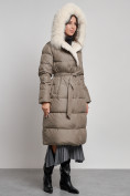 Оптом Пальто утепленное с капюшоном и мехом зимнее женское коричневого цвета 133203K в Новокузнецке, фото 8