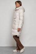 Оптом Пальто утепленное с капюшоном зимнее женское бежевого цвета 133208B в Казани, фото 2