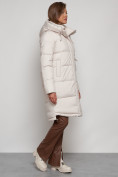 Оптом Пальто утепленное с капюшоном зимнее женское бежевого цвета 133208B в Ульяновске, фото 3