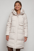 Оптом Пальто утепленное с капюшоном зимнее женское бежевого цвета 133208B в Омске, фото 4