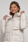Оптом Пальто утепленное с капюшоном зимнее женское бежевого цвета 133208B в Перми, фото 5