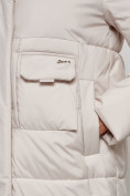 Оптом Пальто утепленное с капюшоном зимнее женское бежевого цвета 133208B в Самаре, фото 6