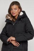 Оптом Пальто утепленное с капюшоном зимнее женское черного цвета 133208Ch в Перми, фото 10