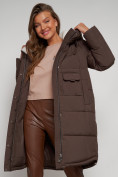Оптом Пальто утепленное с капюшоном зимнее женское коричневого цвета 133208K в Волгоградке, фото 17