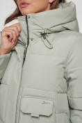 Оптом Пальто утепленное с капюшоном зимнее женское светло-зеленого цвета 133208ZS, фото 15